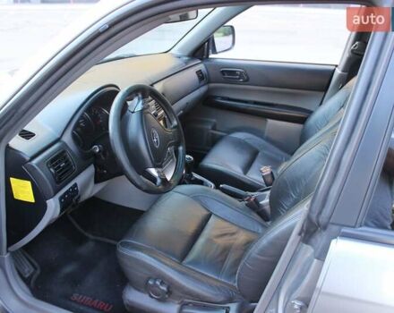 Серый Субару Форестер, объемом двигателя 2 л и пробегом 275 тыс. км за 6200 $, фото 4 на Automoto.ua