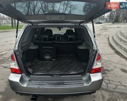 Серый Субару Форестер, объемом двигателя 2 л и пробегом 370 тыс. км за 4000 $, фото 5 на Automoto.ua