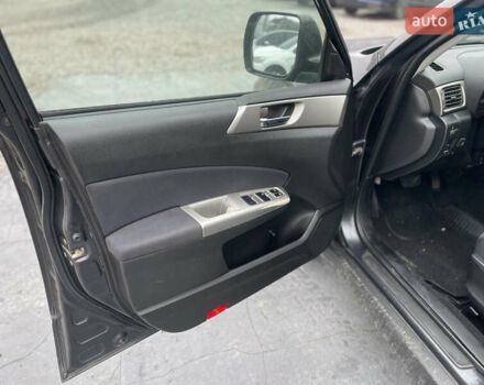 Серый Субару Форестер, объемом двигателя 2.46 л и пробегом 300 тыс. км за 5750 $, фото 9 на Automoto.ua