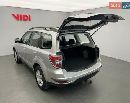 Серый Субару Форестер, объемом двигателя 2 л и пробегом 175 тыс. км за 8974 $, фото 6 на Automoto.ua