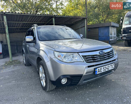 Сірий Субару Forester, об'ємом двигуна 2.46 л та пробігом 304 тис. км за 6500 $, фото 1 на Automoto.ua