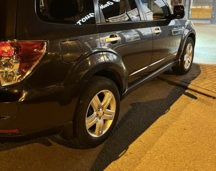 Серый Субару Форестер, объемом двигателя 2 л и пробегом 176 тыс. км за 10000 $, фото 3 на Automoto.ua