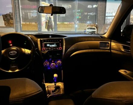 Серый Субару Форестер, объемом двигателя 2 л и пробегом 176 тыс. км за 10000 $, фото 5 на Automoto.ua