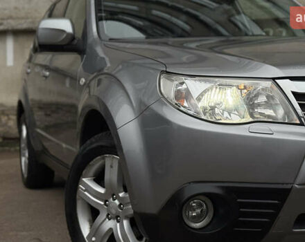 Серый Субару Форестер, объемом двигателя 2.46 л и пробегом 208 тыс. км за 9500 $, фото 8 на Automoto.ua