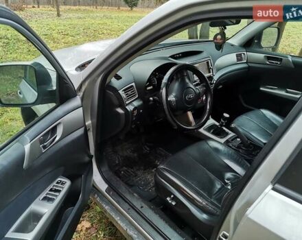 Серый Субару Форестер, объемом двигателя 2 л и пробегом 399 тыс. км за 3777 $, фото 9 на Automoto.ua