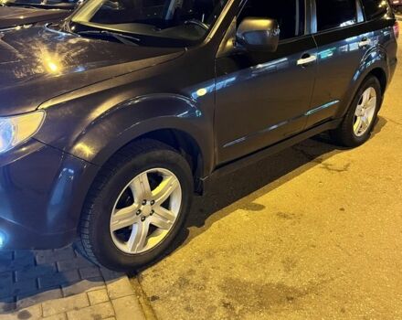 Серый Субару Форестер, объемом двигателя 2 л и пробегом 176 тыс. км за 10000 $, фото 1 на Automoto.ua
