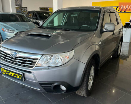 Серый Субару Форестер, объемом двигателя 2 л и пробегом 252 тыс. км за 7500 $, фото 2 на Automoto.ua