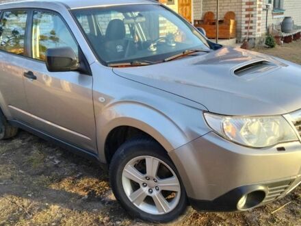 Серый Субару Форестер, объемом двигателя 2 л и пробегом 214 тыс. км за 7500 $, фото 1 на Automoto.ua
