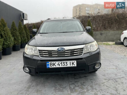 Серый Субару Форестер, объемом двигателя 2.46 л и пробегом 300 тыс. км за 5750 $, фото 1 на Automoto.ua