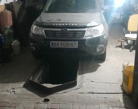 Серый Субару Форестер, объемом двигателя 2 л и пробегом 209 тыс. км за 7700 $, фото 1 на Automoto.ua