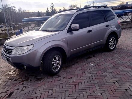 Серый Субару Форестер, объемом двигателя 2 л и пробегом 289 тыс. км за 7600 $, фото 1 на Automoto.ua