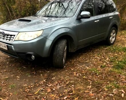 Серый Субару Форестер, объемом двигателя 2 л и пробегом 225 тыс. км за 9500 $, фото 1 на Automoto.ua