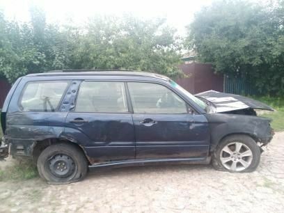 Синій Субару Forester, об'ємом двигуна 2 л та пробігом 285 тис. км за 1500 $, фото 4 на Automoto.ua