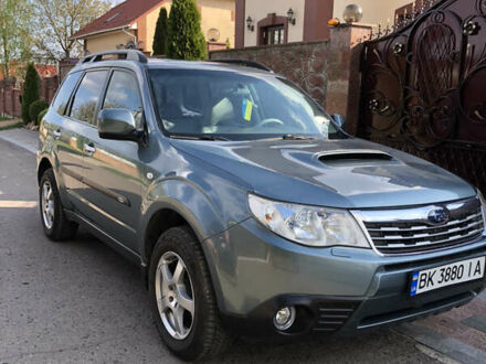 Зелений Субару Forester, об'ємом двигуна 2 л та пробігом 300 тис. км за 9500 $, фото 1 на Automoto.ua