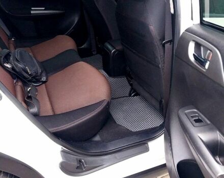 Белый Субару Импреза, объемом двигателя 2 л и пробегом 240 тыс. км за 9999 $, фото 6 на Automoto.ua