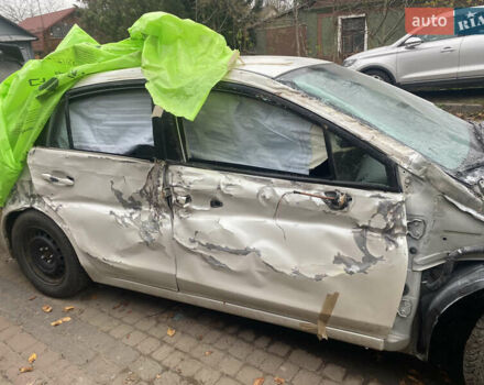 Белый Субару Импреза, объемом двигателя 1.6 л и пробегом 105 тыс. км за 1050 $, фото 1 на Automoto.ua