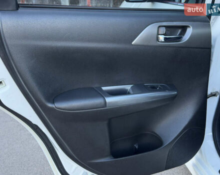 Белый Субару Импреза, объемом двигателя 1.99 л и пробегом 150 тыс. км за 8700 $, фото 29 на Automoto.ua