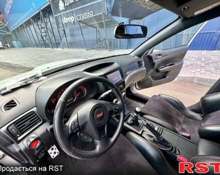 Белый Субару Импреза, объемом двигателя 2.5 л и пробегом 142 тыс. км за 16000 $, фото 7 на Automoto.ua