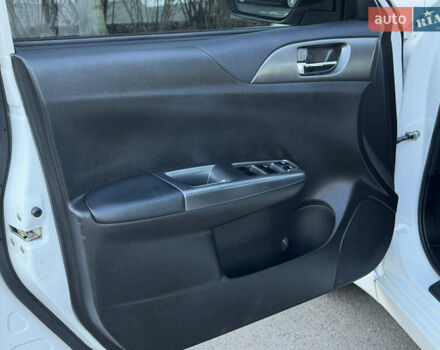 Белый Субару Импреза, объемом двигателя 1.99 л и пробегом 150 тыс. км за 8700 $, фото 15 на Automoto.ua