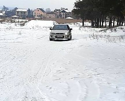 Субару Импреза, объемом двигателя 1.6 л и пробегом 150 тыс. км за 2500 $, фото 1 на Automoto.ua