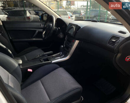 Белый Субару Легаси, объемом двигателя 1.99 л и пробегом 299 тыс. км за 6399 $, фото 16 на Automoto.ua