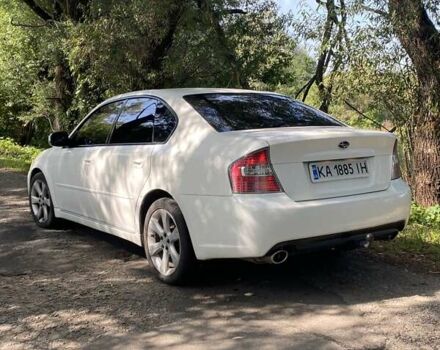Белый Субару Легаси, объемом двигателя 3 л и пробегом 250 тыс. км за 5700 $, фото 1 на Automoto.ua