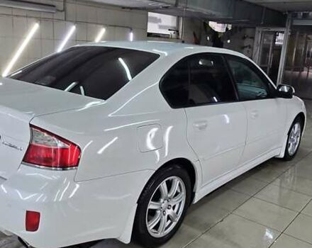 Белый Субару Легаси, объемом двигателя 1.99 л и пробегом 492 тыс. км за 5000 $, фото 2 на Automoto.ua