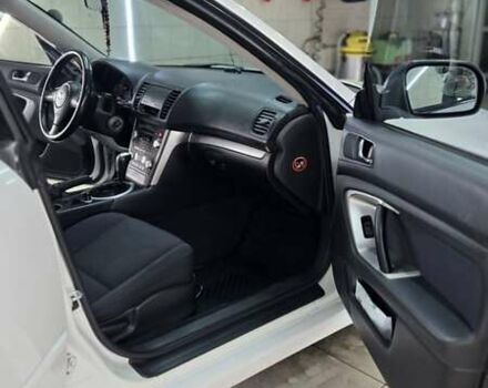 Белый Субару Легаси, объемом двигателя 1.99 л и пробегом 492 тыс. км за 5000 $, фото 9 на Automoto.ua