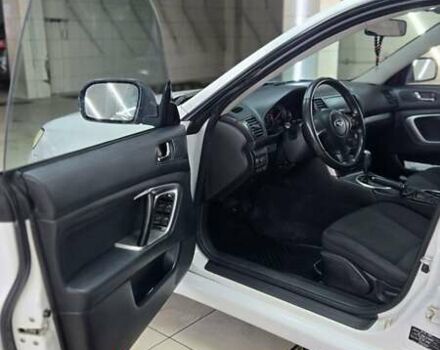 Белый Субару Легаси, объемом двигателя 1.99 л и пробегом 492 тыс. км за 5000 $, фото 7 на Automoto.ua