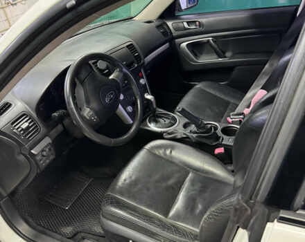 Білий Субару Легасі, об'ємом двигуна 2 л та пробігом 300 тис. км за 5100 $, фото 4 на Automoto.ua