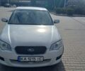 Белый Субару Легаси, объемом двигателя 2.5 л и пробегом 225 тыс. км за 7500 $, фото 5 на Automoto.ua