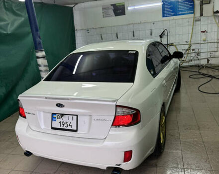 Білий Субару Легасі, об'ємом двигуна 2 л та пробігом 300 тис. км за 5100 $, фото 1 на Automoto.ua
