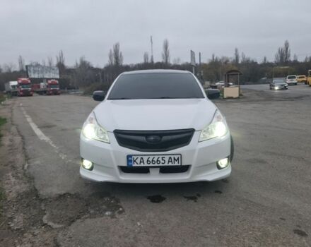Белый Субару Легаси, объемом двигателя 2.5 л и пробегом 180 тыс. км за 9800 $, фото 6 на Automoto.ua