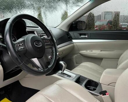 Белый Субару Легаси, объемом двигателя 2.5 л и пробегом 360 тыс. км за 6500 $, фото 9 на Automoto.ua