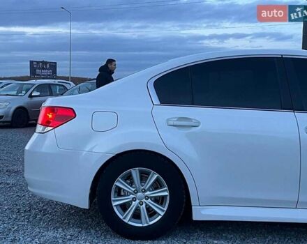 Белый Субару Легаси, объемом двигателя 2.5 л и пробегом 360 тыс. км за 6990 $, фото 6 на Automoto.ua