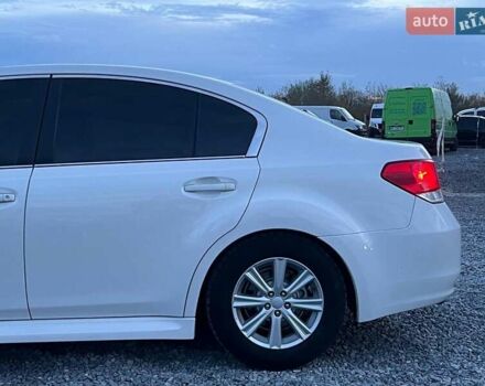 Белый Субару Легаси, объемом двигателя 2.5 л и пробегом 360 тыс. км за 6990 $, фото 2 на Automoto.ua