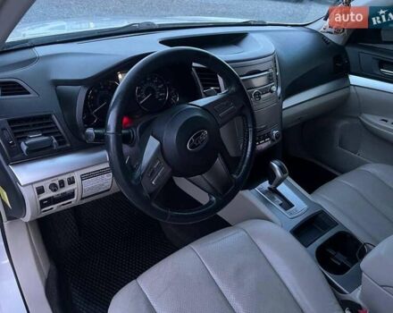 Белый Субару Легаси, объемом двигателя 2.5 л и пробегом 360 тыс. км за 6990 $, фото 14 на Automoto.ua