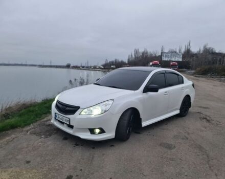 Белый Субару Легаси, объемом двигателя 2.5 л и пробегом 180 тыс. км за 9800 $, фото 2 на Automoto.ua