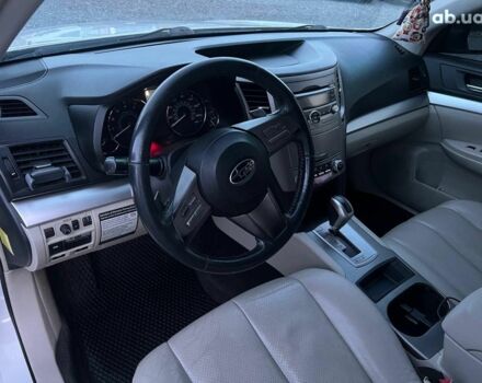 Белый Субару Легаси, объемом двигателя 2.5 л и пробегом 360 тыс. км за 6990 $, фото 14 на Automoto.ua