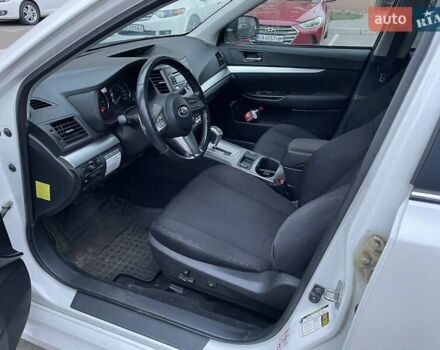 Білий Субару Легасі, об'ємом двигуна 2.46 л та пробігом 181 тис. км за 7400 $, фото 8 на Automoto.ua