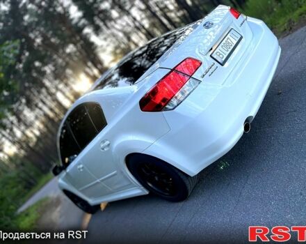 Белый Субару Легаси, объемом двигателя 2.5 л и пробегом 250 тыс. км за 8800 $, фото 2 на Automoto.ua