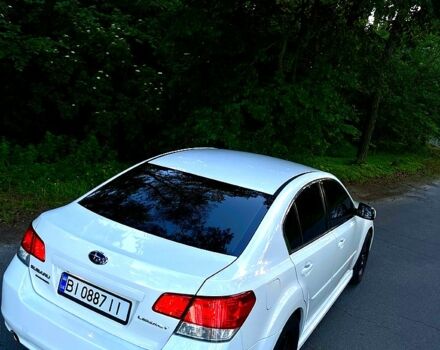 Белый Субару Легаси, объемом двигателя 2.5 л и пробегом 250 тыс. км за 8800 $, фото 5 на Automoto.ua