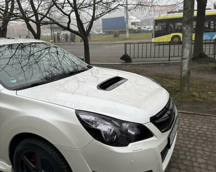 Белый Субару Легаси, объемом двигателя 2.46 л и пробегом 178 тыс. км за 10999 $, фото 1 на Automoto.ua