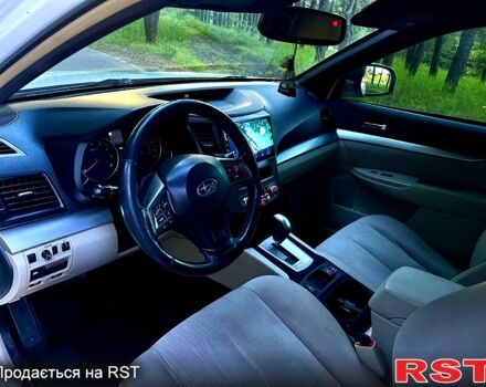 Белый Субару Легаси, объемом двигателя 2.5 л и пробегом 250 тыс. км за 8800 $, фото 1 на Automoto.ua