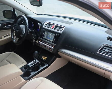 Белый Субару Легаси, объемом двигателя 2.5 л и пробегом 240 тыс. км за 8999 $, фото 10 на Automoto.ua