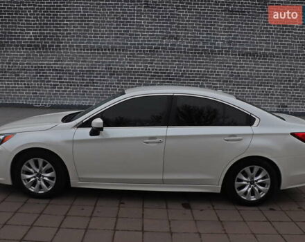 Белый Субару Легаси, объемом двигателя 2.5 л и пробегом 240 тыс. км за 8999 $, фото 5 на Automoto.ua