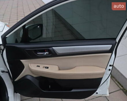 Белый Субару Легаси, объемом двигателя 2.5 л и пробегом 240 тыс. км за 8999 $, фото 11 на Automoto.ua