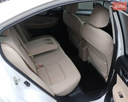 Белый Субару Легаси, объемом двигателя 2.5 л и пробегом 240 тыс. км за 8999 $, фото 14 на Automoto.ua