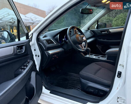 Белый Субару Легаси, объемом двигателя 2.5 л и пробегом 102 тыс. км за 11900 $, фото 8 на Automoto.ua