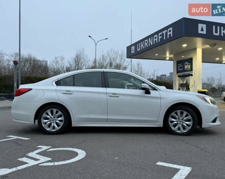 Белый Субару Легаси, объемом двигателя 2.5 л и пробегом 102 тыс. км за 11900 $, фото 2 на Automoto.ua